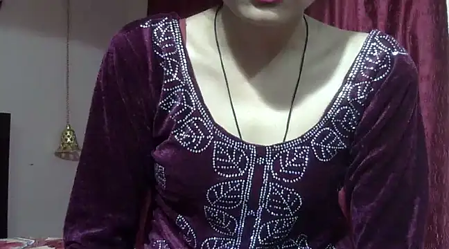 Snapshot of Aayesha chatting on 03/11/25, 01:37 Aayesha online show from 03/11/25, 01:37