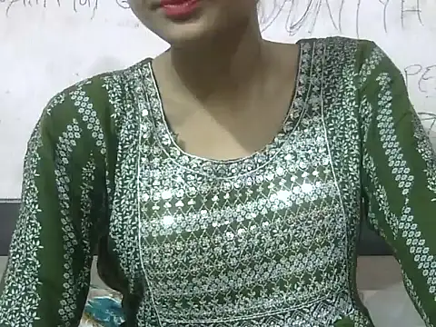 Snapshot of Aayesha chatting on 12/02/25, 04:18 Aayesha online show from 12/02/25, 04:18