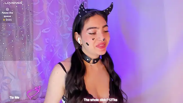 Arii vega  online show from 10/31/25, 12:39