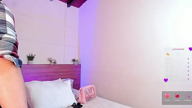 Snapshot of sherylgrey chatting on 10/20/25, 12:00 sherylgrey online show from 10/20/25, 12:00