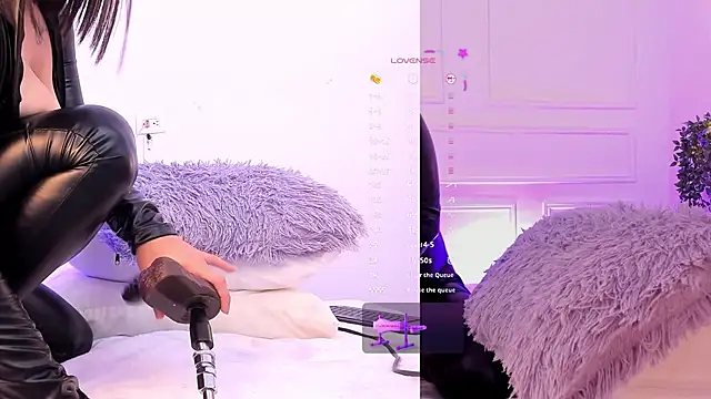 Snapshot of sherylgrey chatting on 11/30/25, 11:53 sherylgrey online show from 11/30/25, 11:53