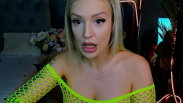 glossy blondegirl online show from 09/18/25, 06:54