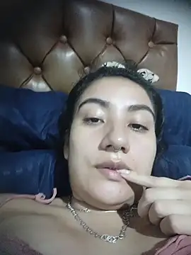 Snapshot of Hellen_Alex chatting on 03/31/26, 04:07 Hellen Alex online show from 03/31/26, 04:07