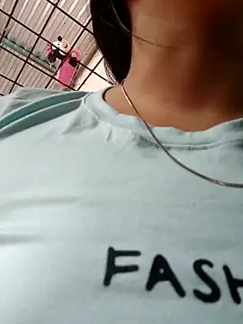 Snapshot of naughty-girl01 chatting on 02/05/25, 01:33 naughty-girl01 online show from 02/05/25, 01:33