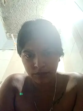 Snapshot of naughty-girl01 chatting on 02/06/25, 10:04 naughty-girl01 online show from 02/06/25, 10:04