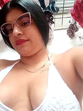 Snapshot of naughty-girl01 chatting on 02/06/25, 01:10 naughty-girl01 online show from 02/06/25, 01:10