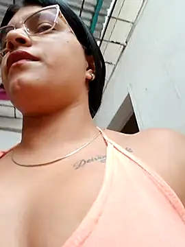 Snapshot of naughty-girl01 chatting on 03/10/25, 01:32 naughty-girl01 online show from 03/10/25, 01:32