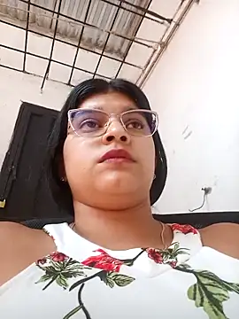 Snapshot of naughty-girl01 chatting on 03/11/25, 04:40 naughty-girl01 online show from 03/11/25, 04:40