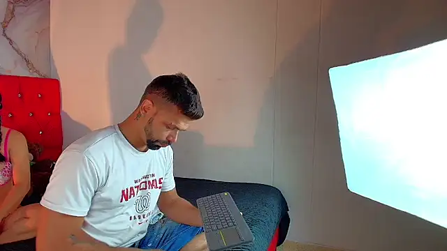 max ashley mds online show from 12/17/25, 01:39