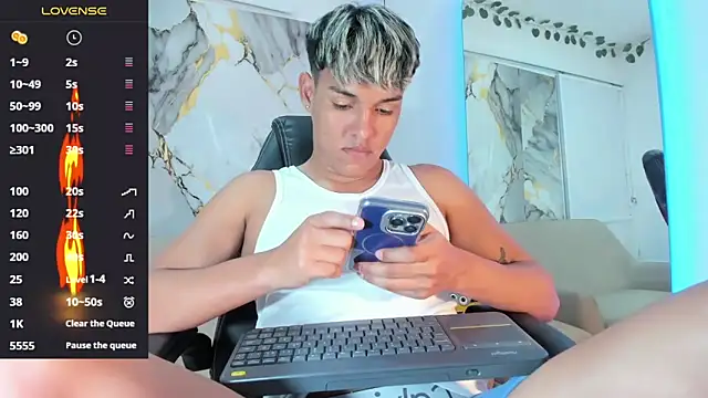 Snapshot of ryan_carter08 chatting on 04/06/26, 02:09 ryan carter08 online show from 04/06/26, 02:09