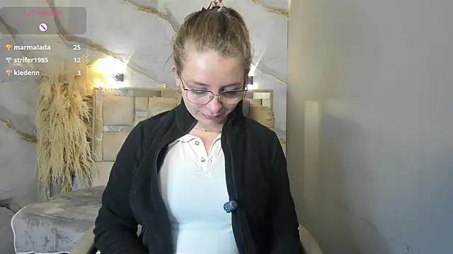 Snapshot of _isaabellaa chatting on 07/08/26, 12:42 isaabellaa online show from 07/08/26, 12:42