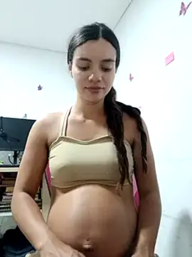 Snapshot of helen_kinett chatting on 04/19/26, 01:38 helen kinett online show from 04/19/26, 01:38