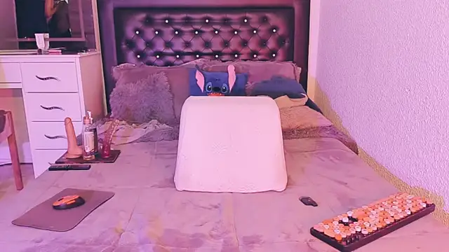 Snapshot of billiesimons2 chatting on 03/31/26, 05:46 billiesimons2 online show from 03/31/26, 05:46