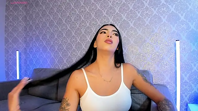 Snapshot of AriRobert_ chatting on 11/08/25, 04:01 AriRobert online show from 11/08/25, 04:01