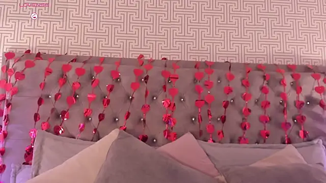 AriRobert  online show from 02/19/26, 01:29