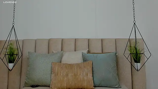 Olivia Collins1 online show from 03/04/25, 01:34