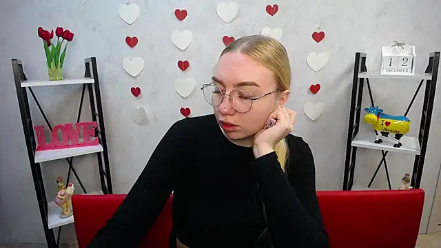 BeatriceFly online show from 12/12/24, 06:03