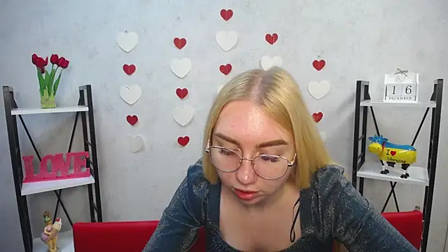 BeatriceFly online show from 12/16/24, 12:16