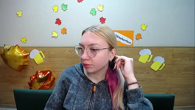 BeatriceFly online show from 09/19/25, 11:55