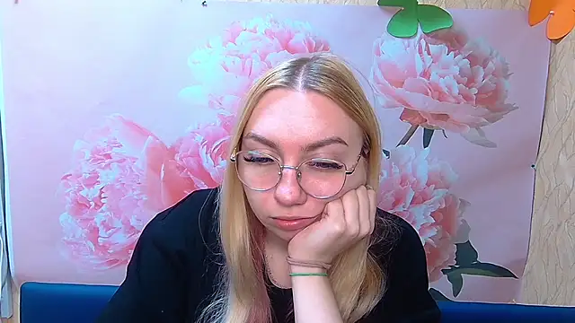 BeatriceFly online show from 09/30/25, 11:48