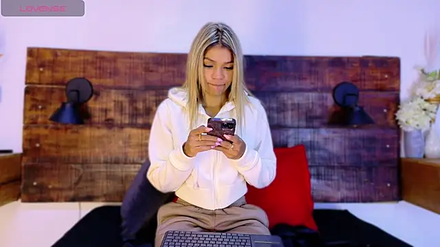 Celeste sanz online show from 04/14/26, 09:59