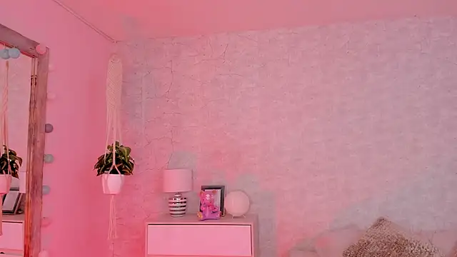 DahianaWalcott online show from 12/02/24, 09:39