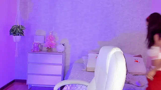 DahianaWalcott online show from 12/10/24, 04:38