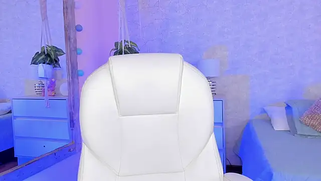 DahianaWalcott online show from 02/13/25, 02:01