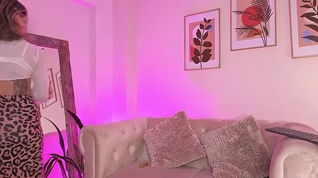 Snapshot of DahianaWalcott chatting on 01/31/26, 08:07 DahianaWalcott online show from 01/31/26, 08:07