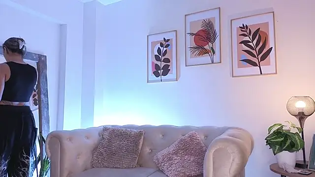 Snapshot of DahianaWalcott chatting on 02/16/26, 05:31 DahianaWalcott online show from 02/16/26, 05:31