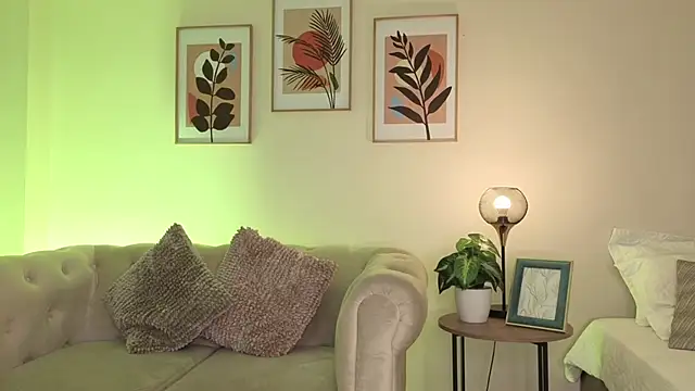 Snapshot of DahianaWalcott chatting on 02/24/26, 07:23 DahianaWalcott online show from 02/24/26, 07:23