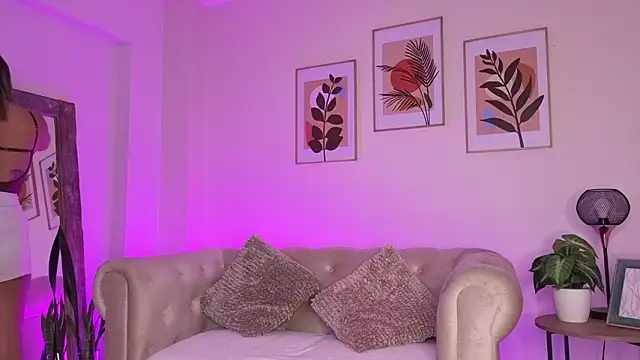 Snapshot of DahianaWalcott chatting on 02/25/26, 10:30 DahianaWalcott online show from 02/25/26, 10:30