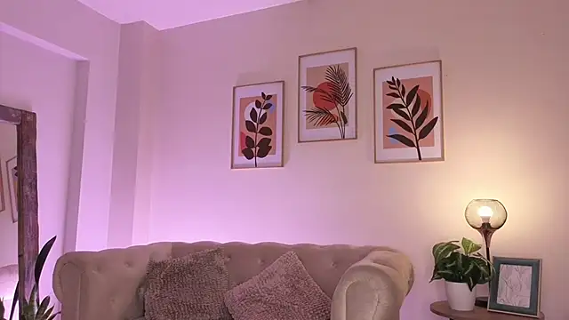 Snapshot of DahianaWalcott chatting on 03/06/26, 04:47 DahianaWalcott online show from 03/06/26, 04:47