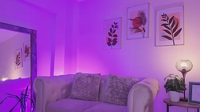 Snapshot of DahianaWalcott chatting on 03/17/26, 06:11 DahianaWalcott online show from 03/17/26, 06:11