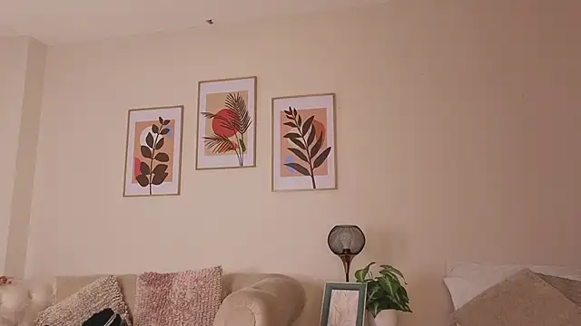 Snapshot of DahianaWalcott chatting on 03/18/26, 09:07 DahianaWalcott online show from 03/18/26, 09:07