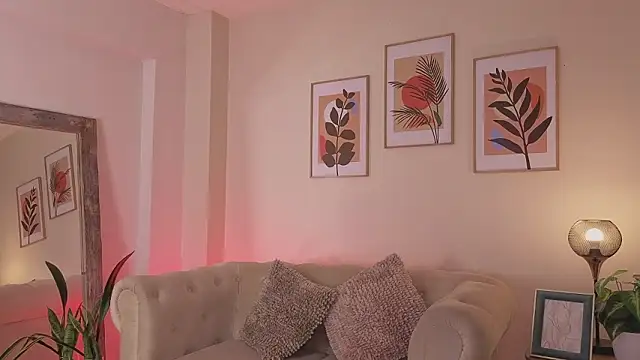 Snapshot of DahianaWalcott chatting on 03/19/26, 06:56 DahianaWalcott online show from 03/19/26, 06:56