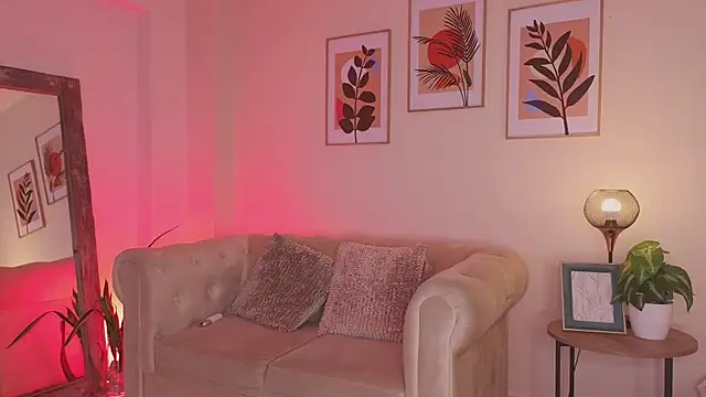 Snapshot of DahianaWalcott chatting on 03/30/26, 07:37 DahianaWalcott online show from 03/30/26, 07:37