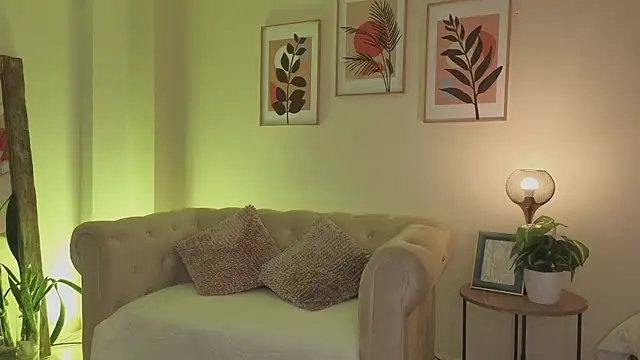 Snapshot of DahianaWalcott chatting on 04/06/26, 06:42 DahianaWalcott online show from 04/06/26, 06:42