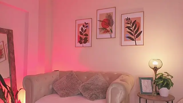 Snapshot of DahianaWalcott chatting on 04/16/26, 05:25 DahianaWalcott online show from 04/16/26, 05:25