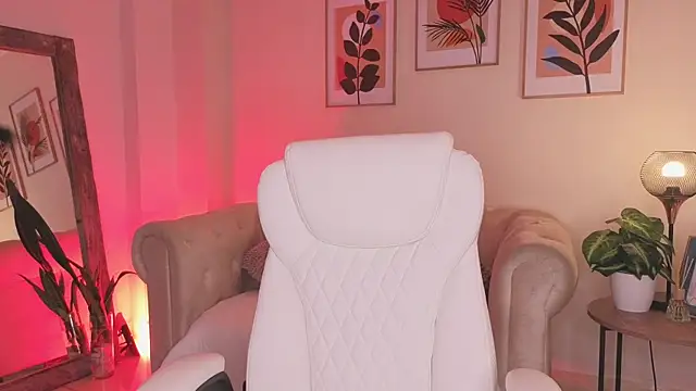 Snapshot of DahianaWalcott chatting on 04/16/26, 09:39 DahianaWalcott online show from 04/16/26, 09:39