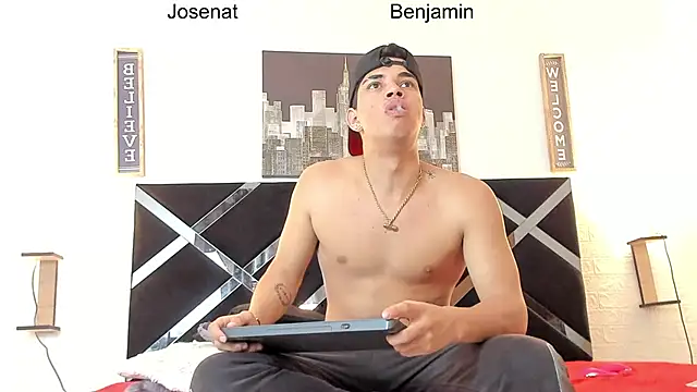 Snapshot of toyboys1 chatting on 02/12/26, 04:07 toyboys1 online show from 02/12/26, 04:07