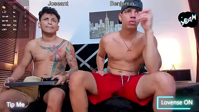 Snapshot of toyboys1 chatting on 03/26/26, 01:55 toyboys1 online show from 03/26/26, 01:55