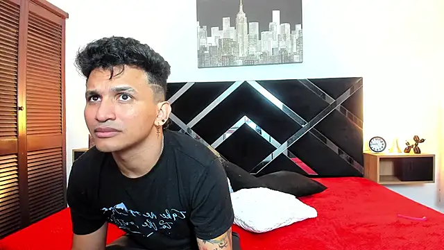 Snapshot of toyboys1 chatting on 04/16/26, 04:13 toyboys1 online show from 04/16/26, 04:13