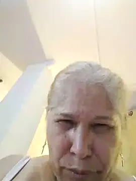 Snapshot of girl_amada chatting on 10/30/25, 05:24 girl amada online show from 10/30/25, 05:24