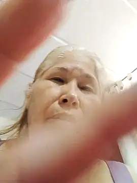 Snapshot of girl_amada chatting on 11/10/25, 07:46 girl amada online show from 11/10/25, 07:46