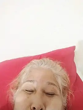 Snapshot of girl_amada chatting on 11/16/25, 09:31 girl amada online show from 11/16/25, 09:31