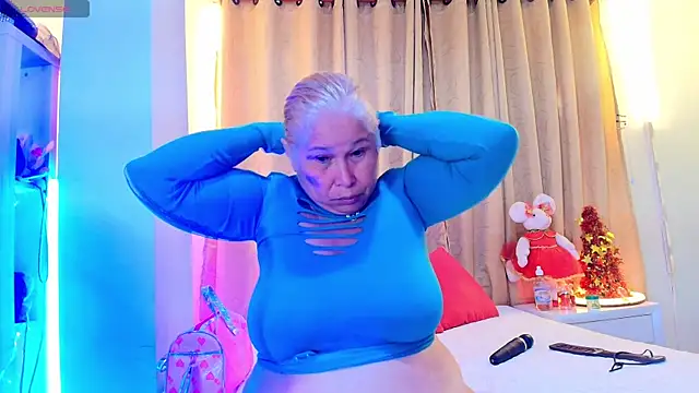 Snapshot of girl_amada chatting on 11/22/25, 07:02 girl amada online show from 11/22/25, 07:02