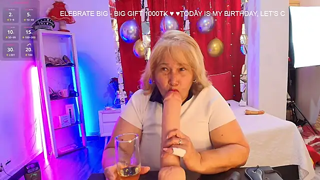 Snapshot of girl_amada chatting on 01/17/26, 06:00 girl amada online show from 01/17/26, 06:00