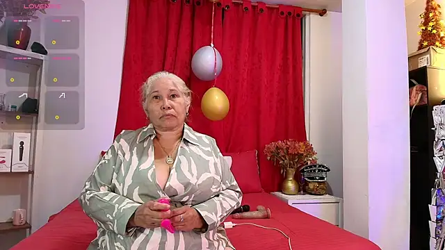 Snapshot of girl_amada chatting on 02/24/26, 08:18 girl amada online show from 02/24/26, 08:18