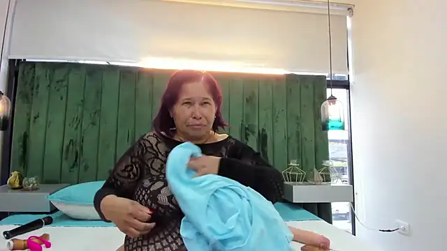 Snapshot of girl_amada chatting on 04/16/26, 09:39 girl amada online show from 04/16/26, 09:39